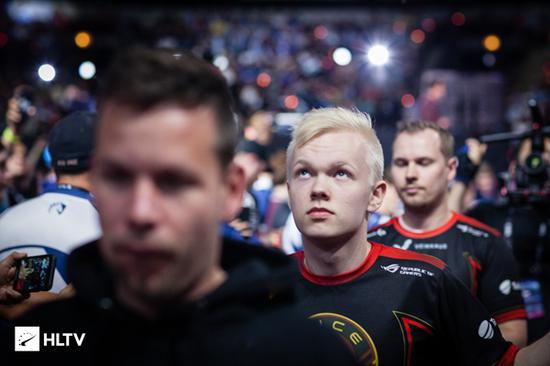 2025全国青少年冰壶邀请赛与伊春冰壶超级联赛精彩开幕